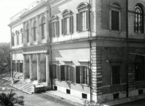 foto storica dell'edificio che ospita l'istituto